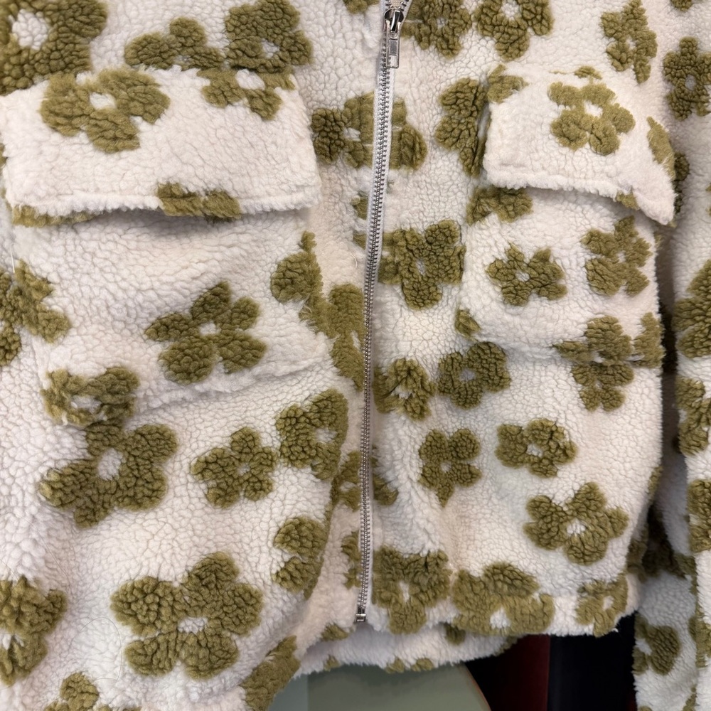 Le Lis White and Green Flower Sherpa Jacket Floral Size Medium - Picture 3 of 8